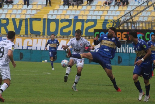 Everton cortó el invicto de Deportes Limache