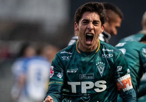 Santiago Wanderers gana y asecha el liderato